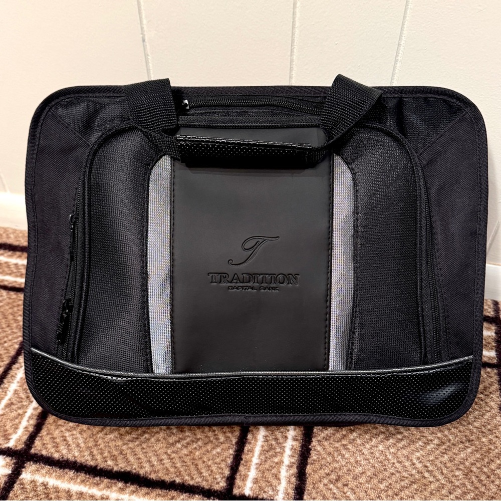 Leed’s Executive 17” Laptop Briefcase - Picture 2 of 14